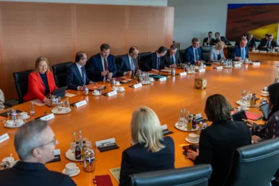 Eliten sehen schwarz: Merz-Regierung verliert Vertrauen – Wirtschaft stöhnt