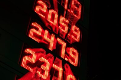 Mehr Homeoffice, weniger Auto: Wie Ölkrise abfedern? Energieagentur regt Tempolimit an