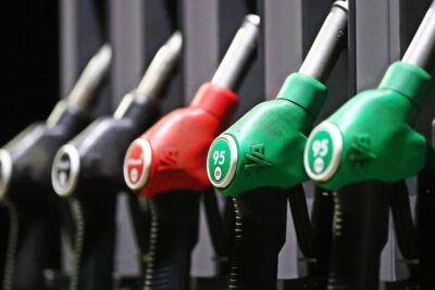 OECD warnt vor teurem Tankrabatt: Gezielte Hilfe statt Milliardenlöcher