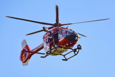 Garage wird zur Unglücksstelle: Einjähriges Kind bei Verpuffung lebensgefährlich verletzt