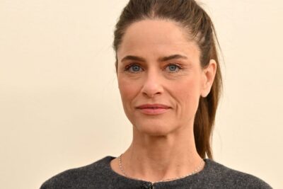 Brustkrebs und der Tod der Eltern: Amanda Peet teilt ihre zutiefst persönliche Geschichte